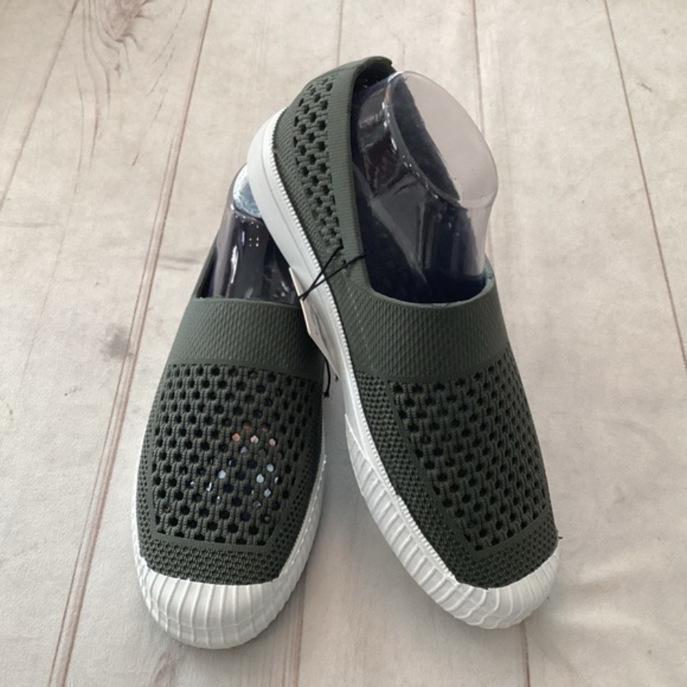 NEW Women’s Greens Shoes Sz 10